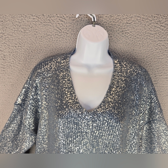 1.State Womens Sweater Sz M Blue-Metallic Silver Throughout Front Oversized - Picture 2 of 11